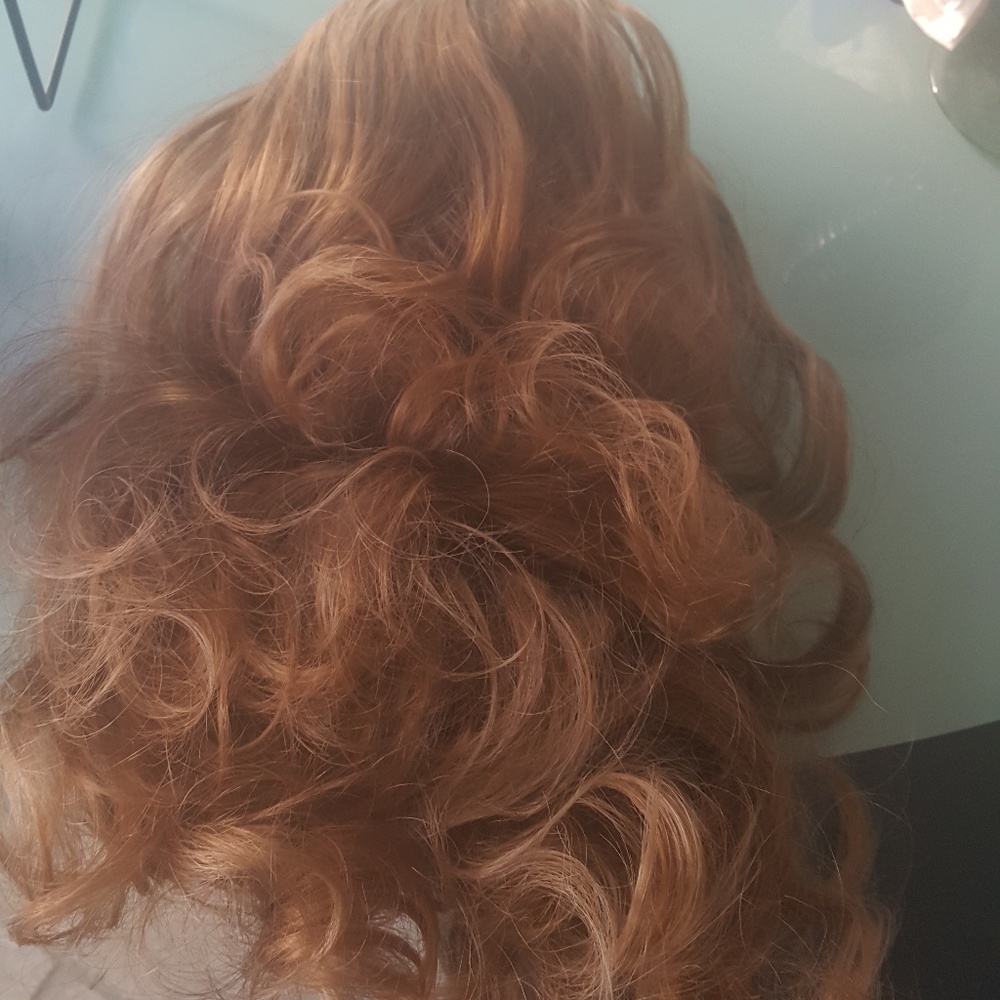 Shoulder length, large curl drawstring pony